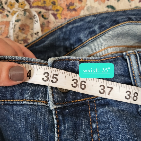 🌜TORRID NWOT Denim Shorts | Medium Wash | Distressed | size 12 - Picture 7 of 8